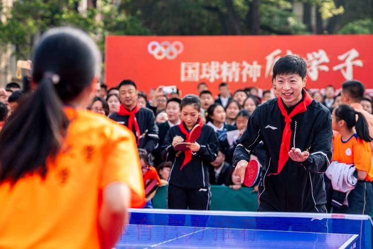 乒乓球奥运冠军走进云南师范大学 乒乓球奥运冠军走进云南师范大学